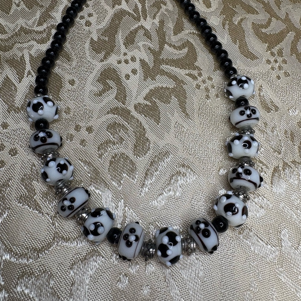 Beautiful Unique Stone Beaded Necklace 19” - Picture 2 of 6